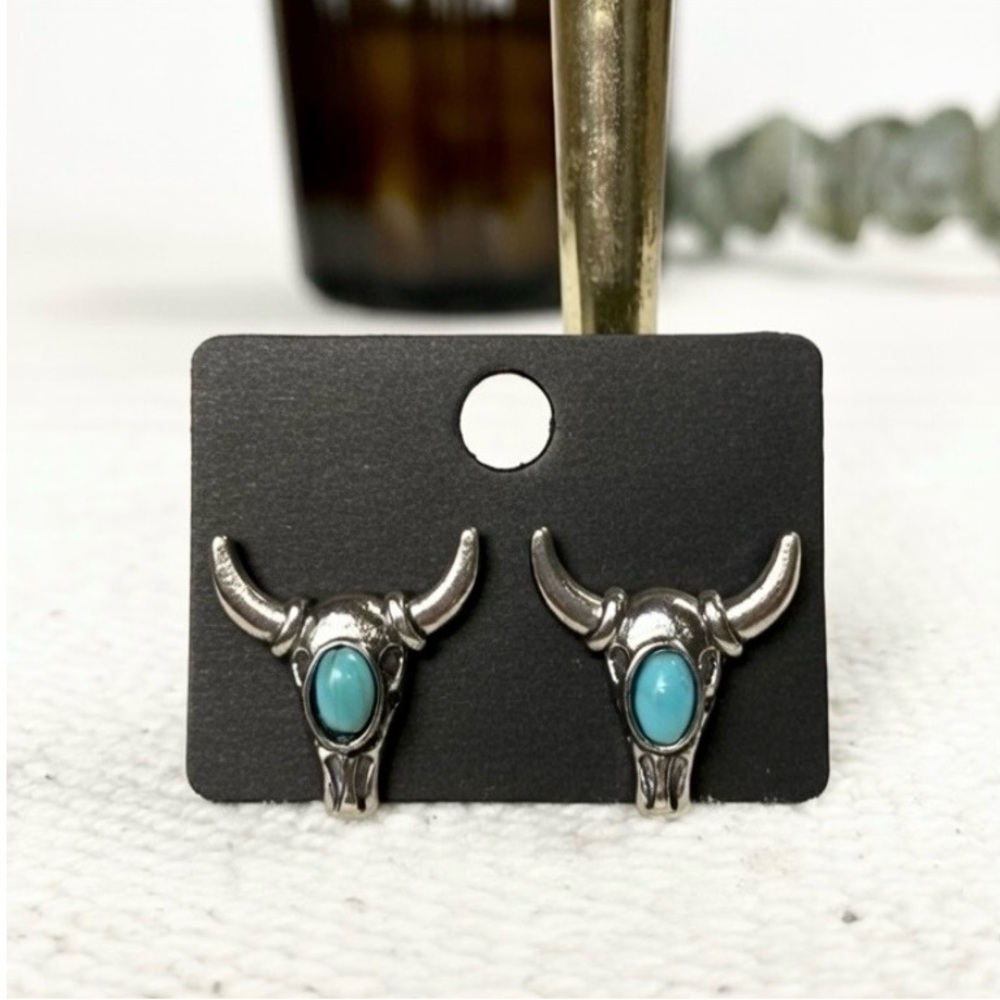 NEW Cow Bull stud Western Earrings Turquoise color Silver color Boutique